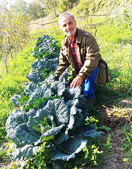 Gian Carlo Cappello in un Orto Elementare