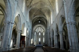 Interno cattedrale di San Martino al Cimino