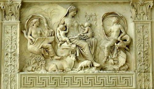 «Saturnia Tellus» rilievo in marmo dell’Ara Pacis